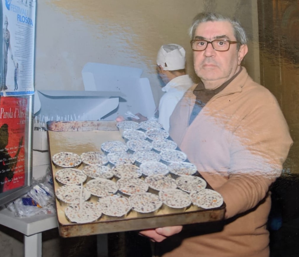 La famiglia Artale, pasticceri in Ortigia: Giovanni Artale con i figli Andrea, Alessio e Anita